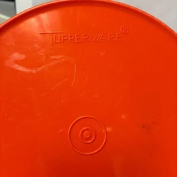Vintage Tupperware Servalier Orange Round Container w/ Starburst Lid - Picture 7 of 9